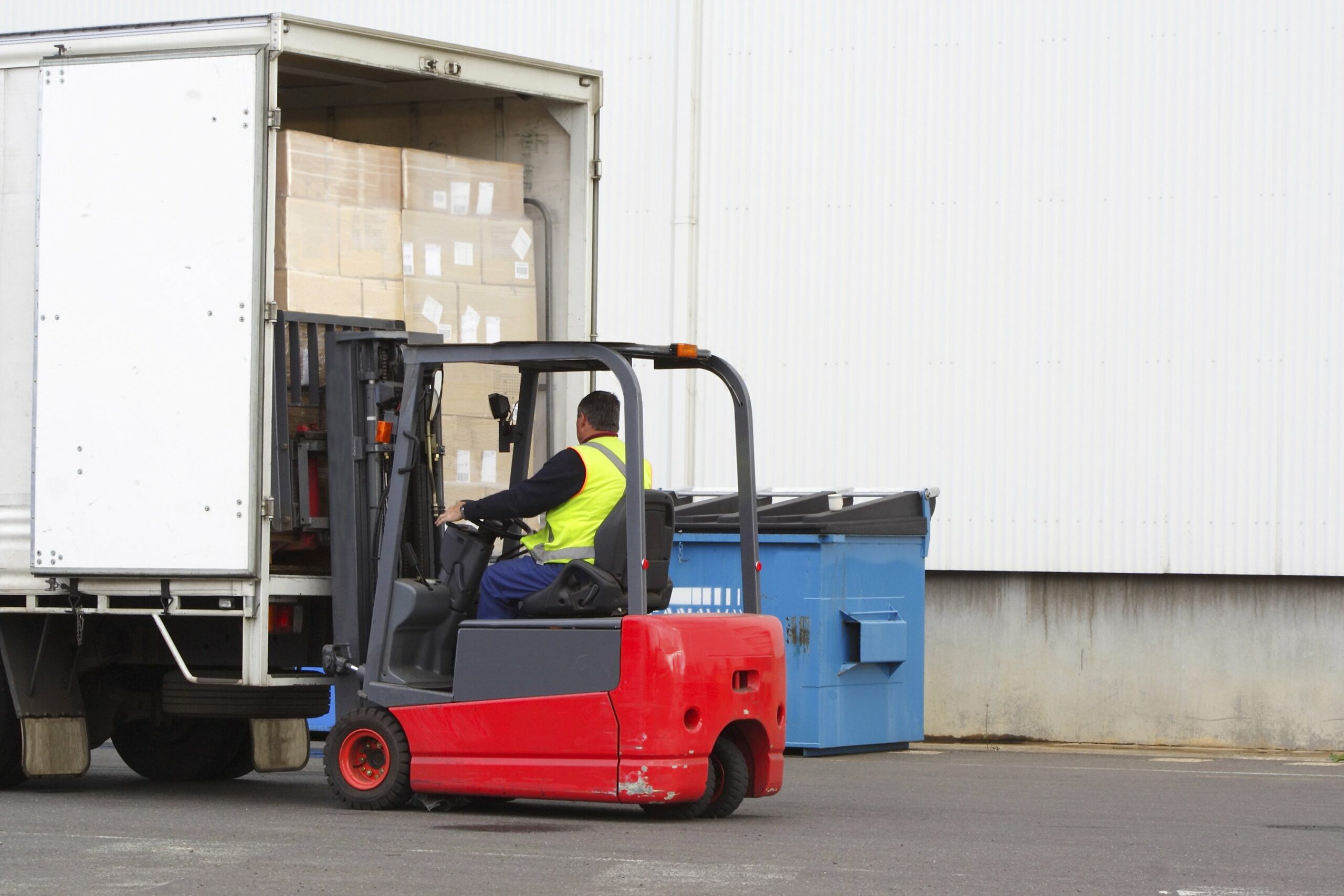 Hoe u kunt voorkomen dat ladingen omvallen in een vrachtwagen